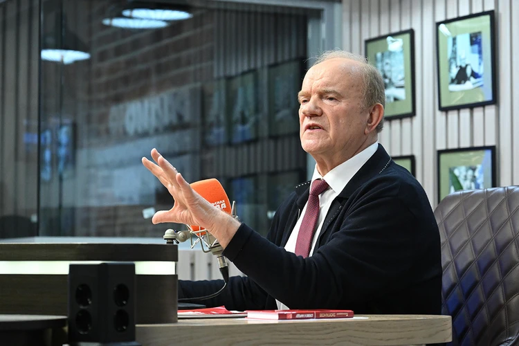 Геннадий Зюганов: Самый лучший барометр состояния природы - пчелы