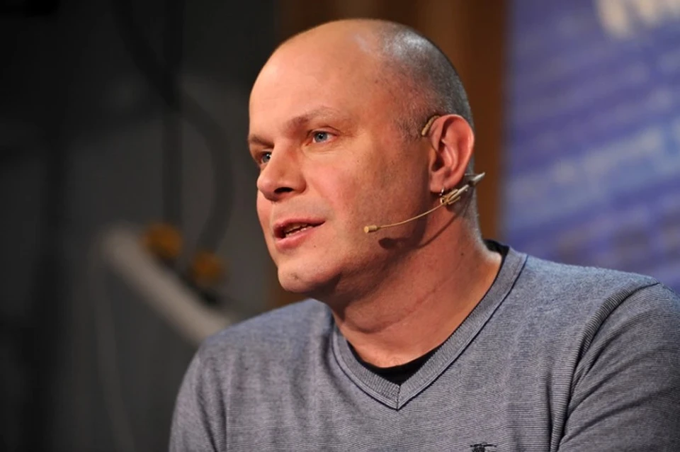 Алексей Кортнев заявил, что устал выступать в халате по подвалам в Европе