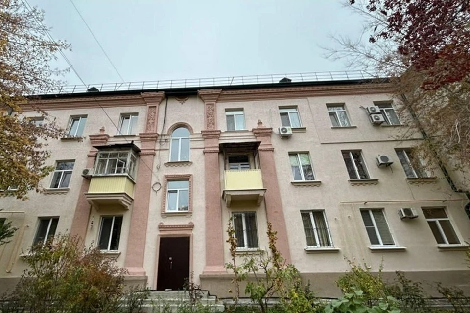 В Мариуполе восстанавливают многоквартирный дом 1956 года постройки. Фото: «РКС-НР»