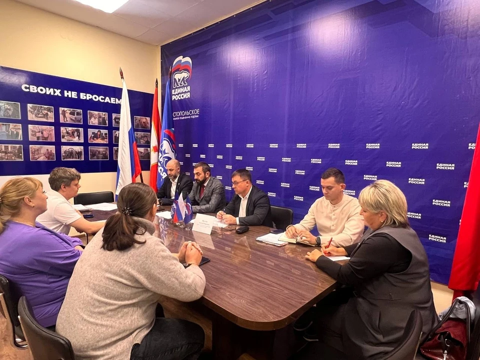 Совместное решение «школьных» вопросов в Севастополе стало традицией. Фото: Севастопольское региональное отделение «Единой России»