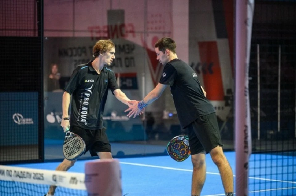 Дмитрий Мягков (справа) играл в паре с членом сборной России по паделу Петром Мальцевым. Фото: пресс-служба Федерации падела России