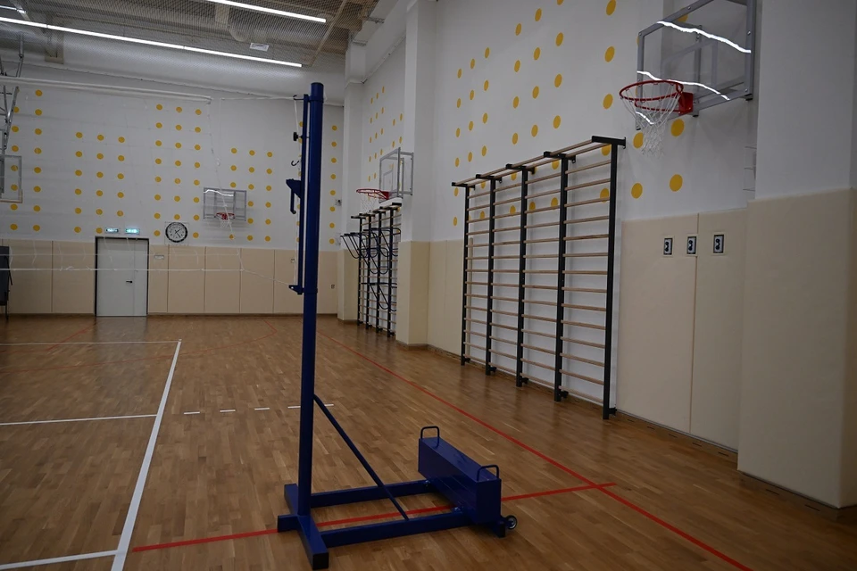 В городе тренер пользовался уважением как профессионал.