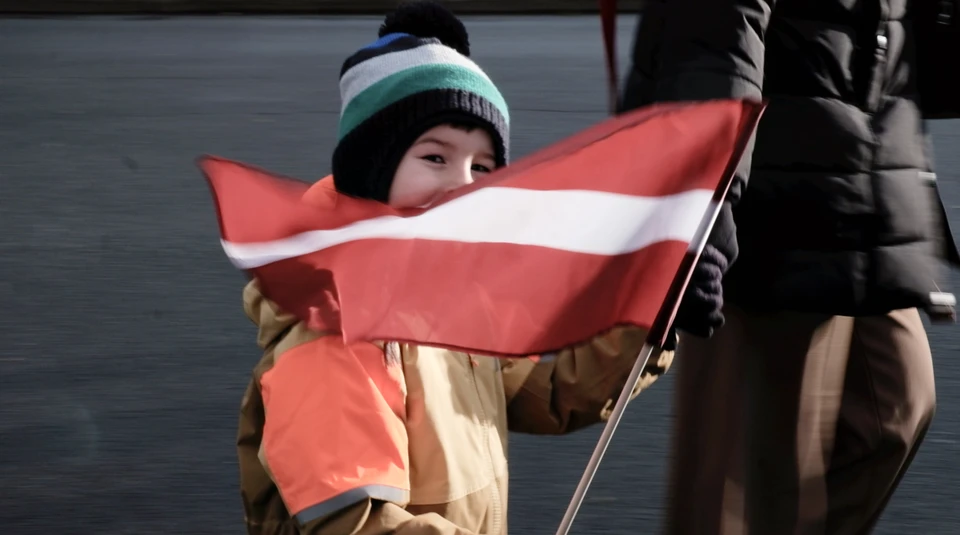 Delfi: Латвия может лишить ВНЖ и выслать свыше тысячи граждан РФ