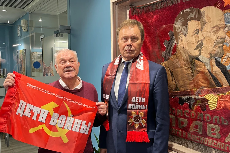 «Партийная среда» поздравила ракетчиков с праздником