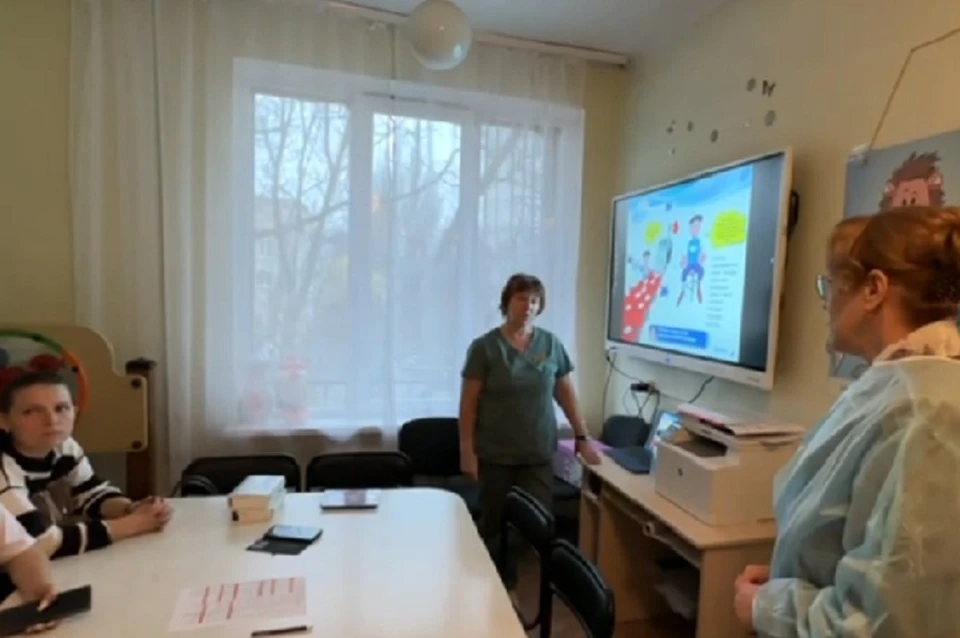 В ДНР на базе Республиканской детской клинической больницы создана школа для детей с сахарным диабетом и их родителей. Фото: ТГ/Толстыкина