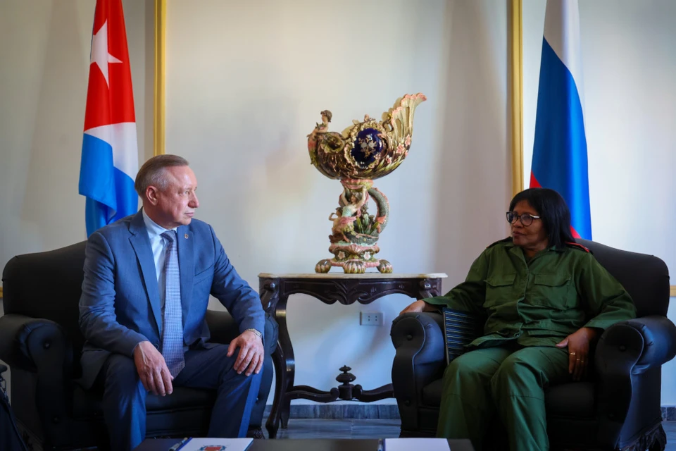 Губернатор Санкт-Петербурга Александр Беглов и глава кубинской провинции Матансас Мариэтта Поэй Самора договорились об укреплении сотрудничества в сферах туризма и IT. Фото: пресс-служба администрации Санкт-Петербурга.