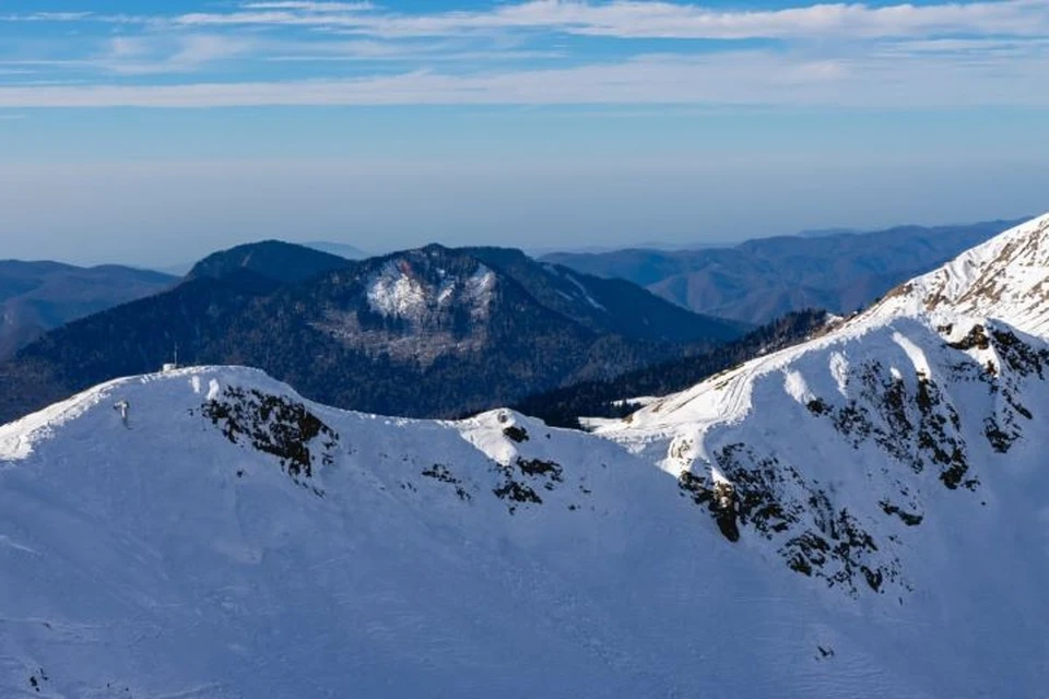 В горах продолжают искать пропавшего туриста