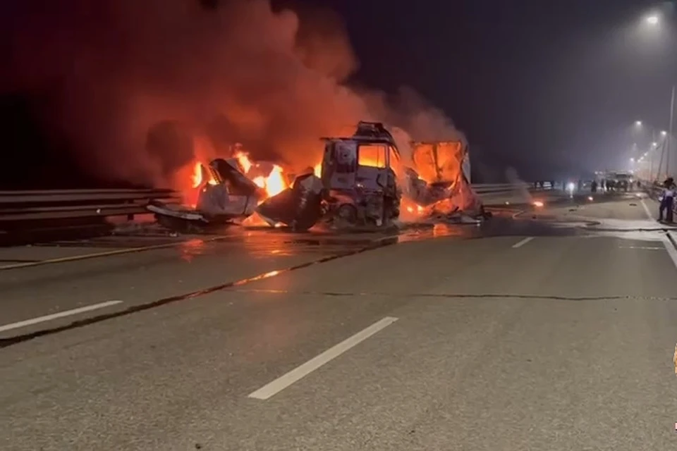 В районе аэропорта Платов загорелся грузовик. Фото: УГАИ по Ростовской области