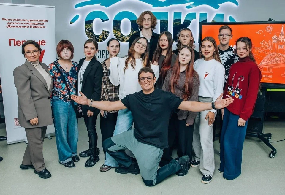 В завершение встречи Никита сфотографировался с ребятами. Фото: t.me/pmo51/Роман Щебельников