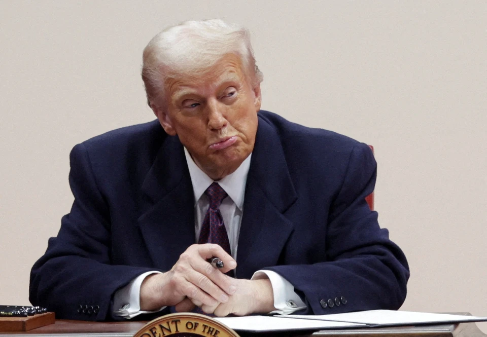 Трамп стал беднее на миллиард долларов.