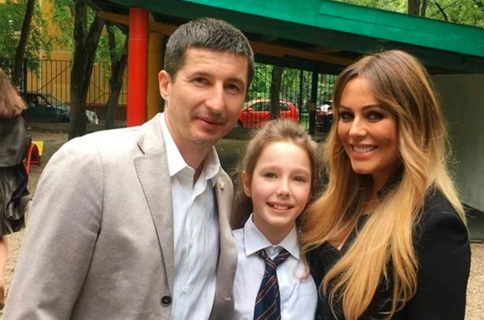 Евгений Алдонин с дочерью Верочкой и бывшей женой Юлей Началовой. Фото: Личная страница героя публикации в соцсети.