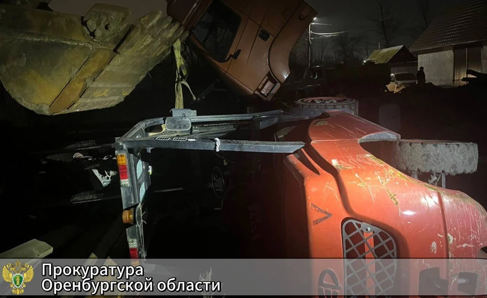 На место оперативно выехали сотрудники полиции, спасатели и другие экстренные службы. Фото: прокуратура Оренбуржья