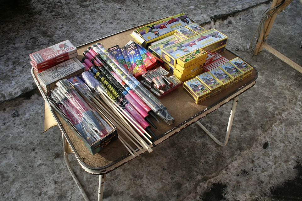 Самостоятельно пиротехнику лучше брать в специализированных магазинах