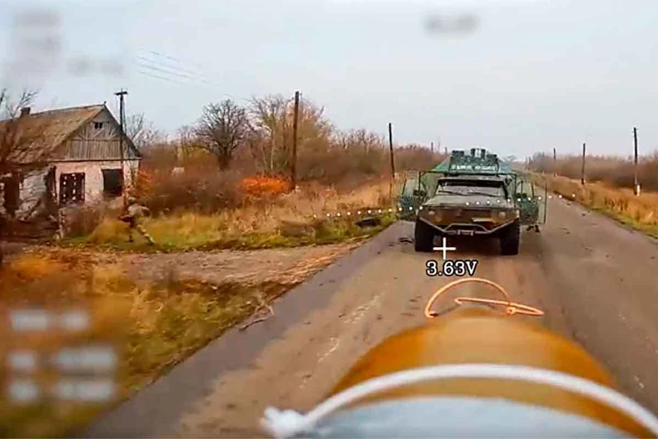 Под серию ударов наших дронов попали десятки бронемашин и автомобилей украинских боевиков