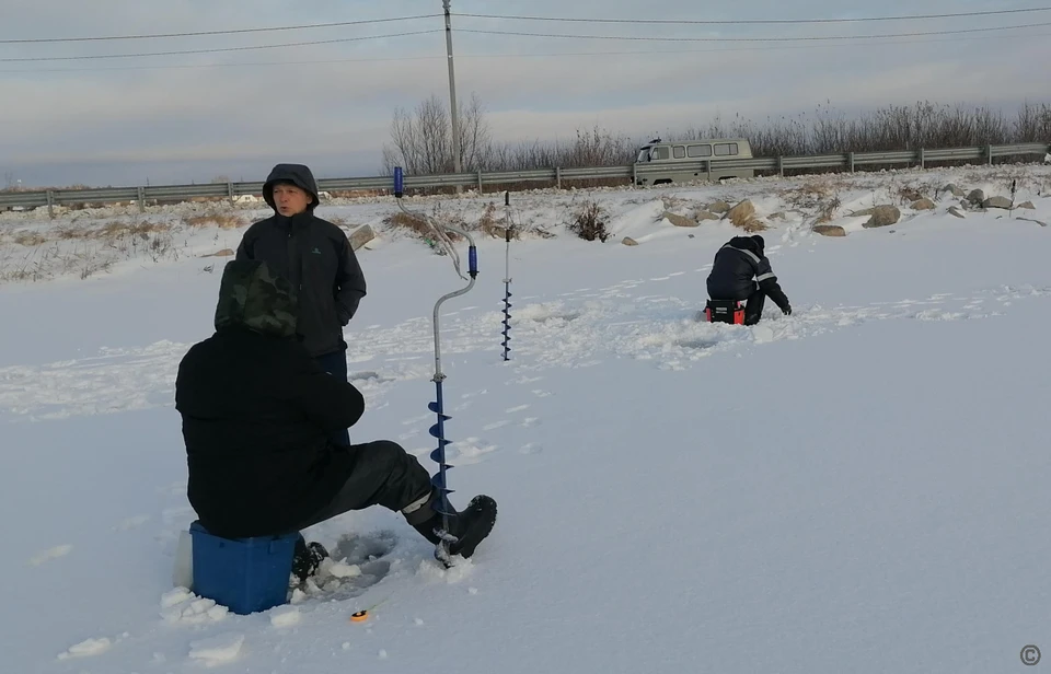 Ледовый покров в некоторых местах на водоемах еще не прочный и опасный