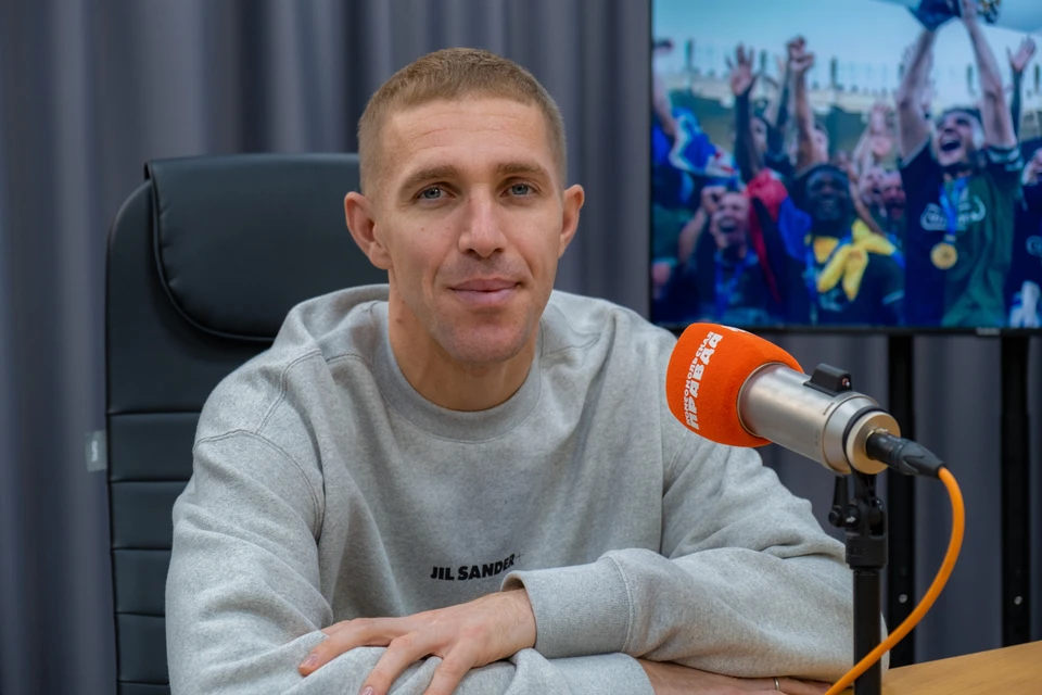 Юрий Газинский в студии радио КП