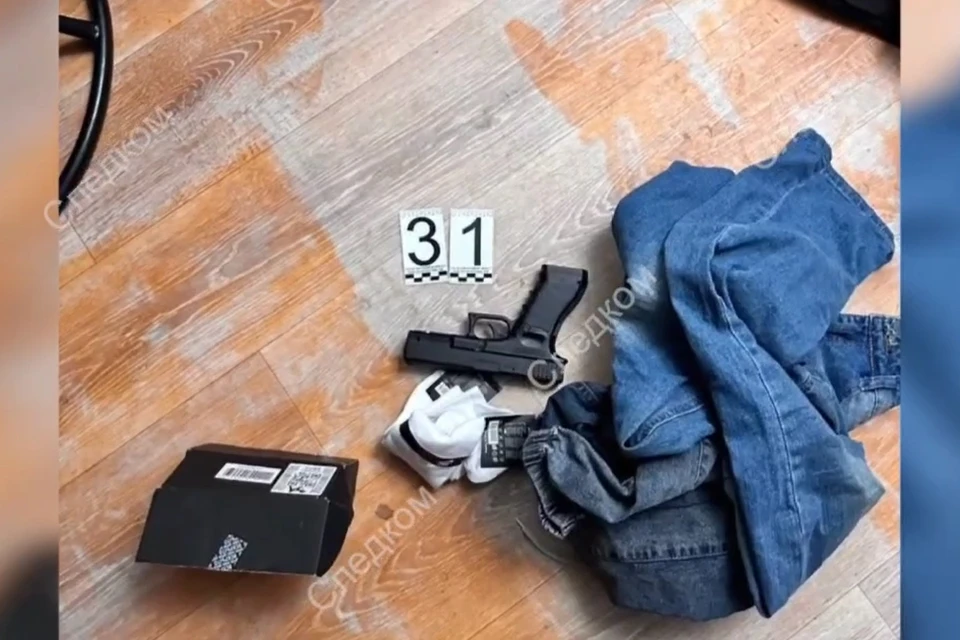 Молодые люди возрастом от 17 до 26 лет обвиняются по целому ряду уголовных статей. Фото: Кадр из видео / СУ СКР по Мурманской области