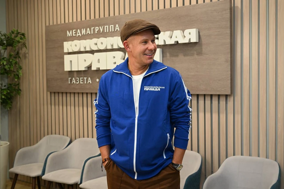 По словам певца, интерес посторонних к личной жизни артистов порой выходит за пределы разумного.