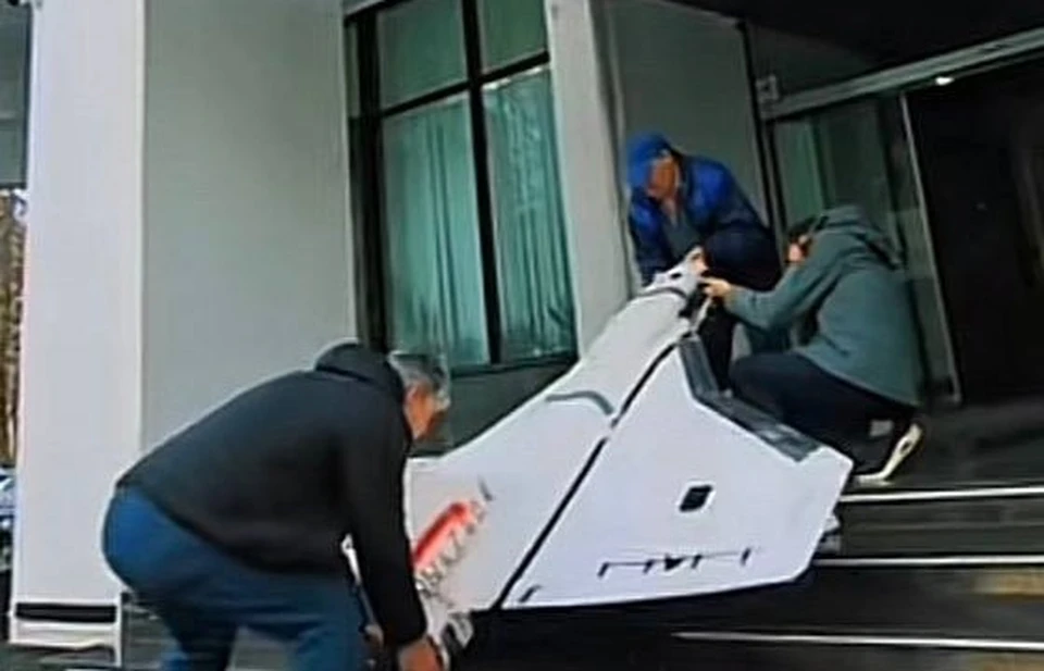 Кто тот идиот, который притащил дрон к МИДу Молдовы.