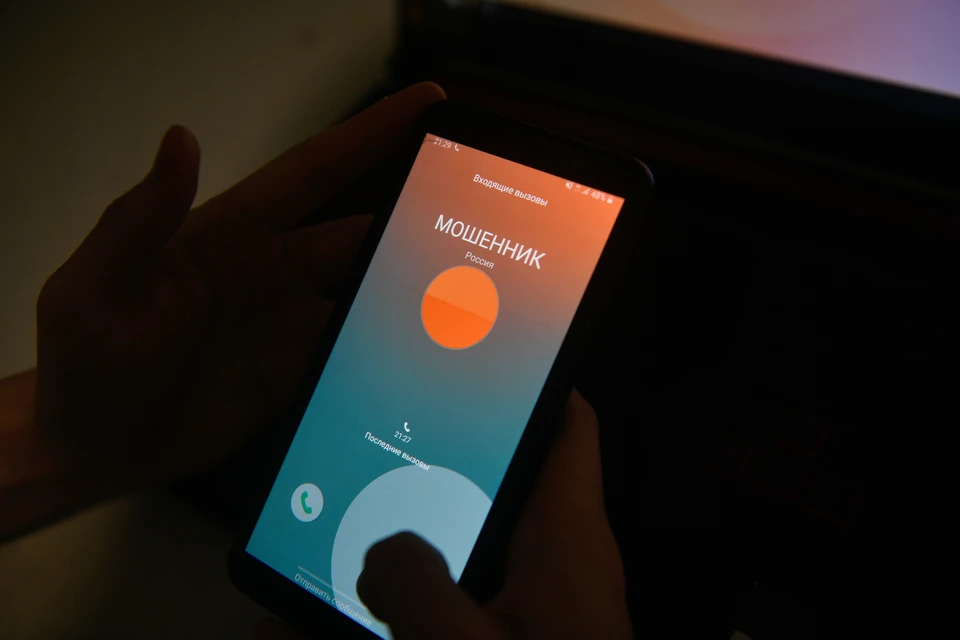 Аферисты придумали новую схему: они притворяются сотрудниками военкоматов.
