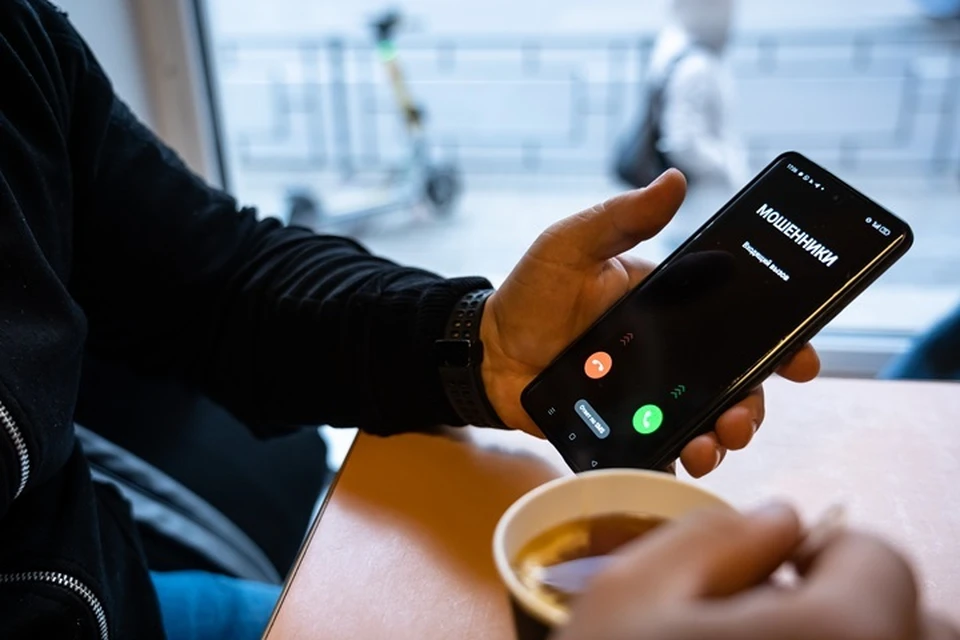 Житель Голопристанского округа стал жертвой телефонных мошенников и лишился почти 300 тысяч рублей