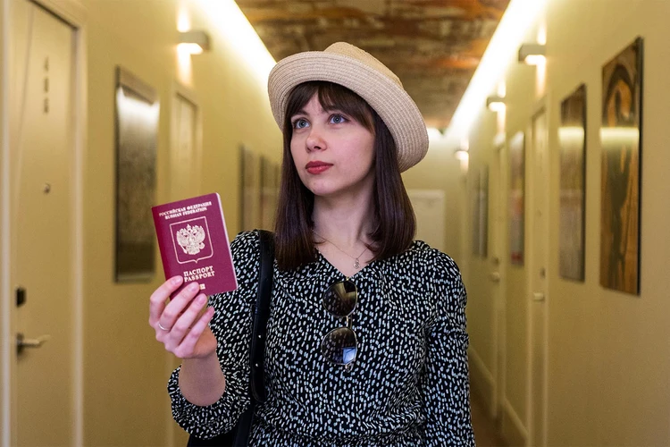 Заселение в гостиницу по загранпаспорту в России в 2025 году