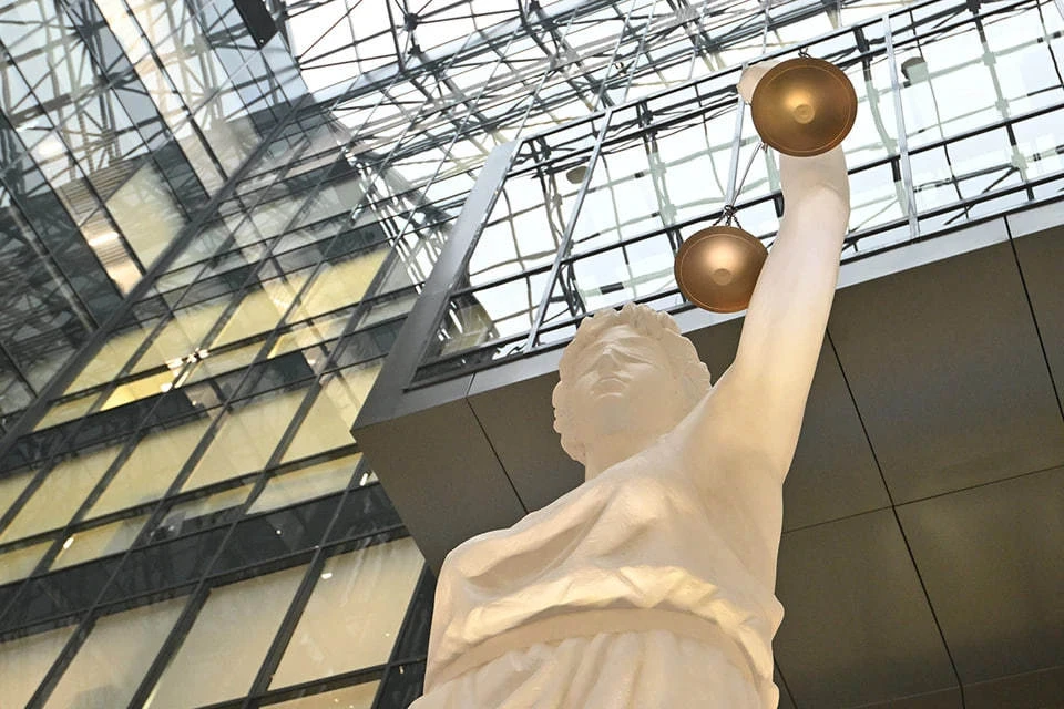 Суд удовлетворил иски двух потерпевших по делу о квартире Долиной