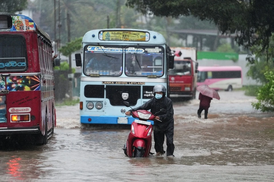 Тысячи россиян застряли на Шри-Ланке из-за потопа: последние новости о ситуации на курорте