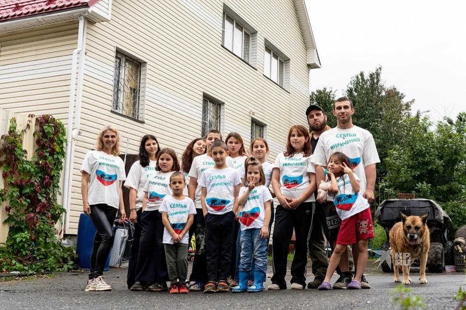 Екатерина Кириченко (слева) - мама 12 детей. Фото: из архива героини публикации