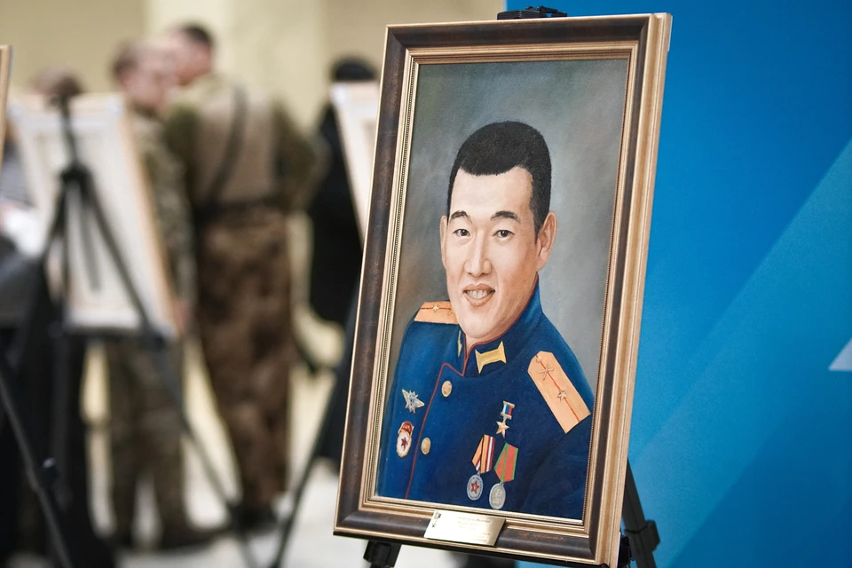 На презентацию пришли сотни оренбуржцев, в их числе – бойцы СВО вместе со своими семьями.