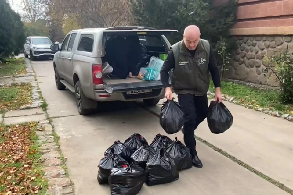 Продукты доставили в ПВР, где живут эвакуированные с Кинбурнской косы. Фото: Народный фронт Херсонской области