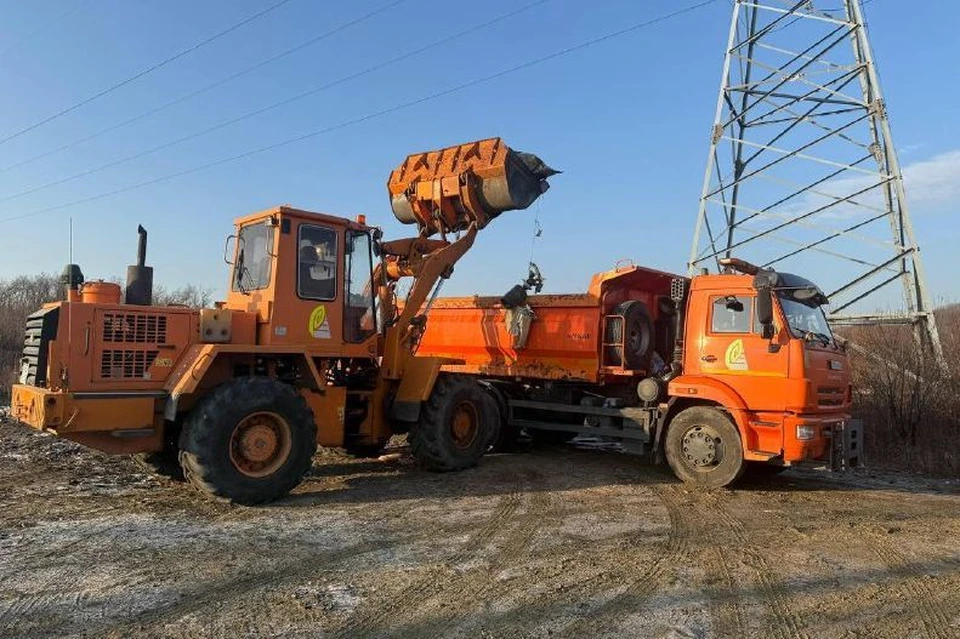 Техника муниципального предприятия ежедневно трудится на улицах города.