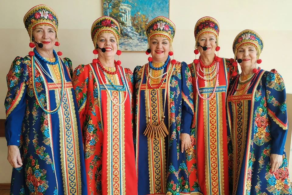 Коллектив ансамбля «Посиделки» выступил на фестивале с номером «Попурри» на известные народные песни.