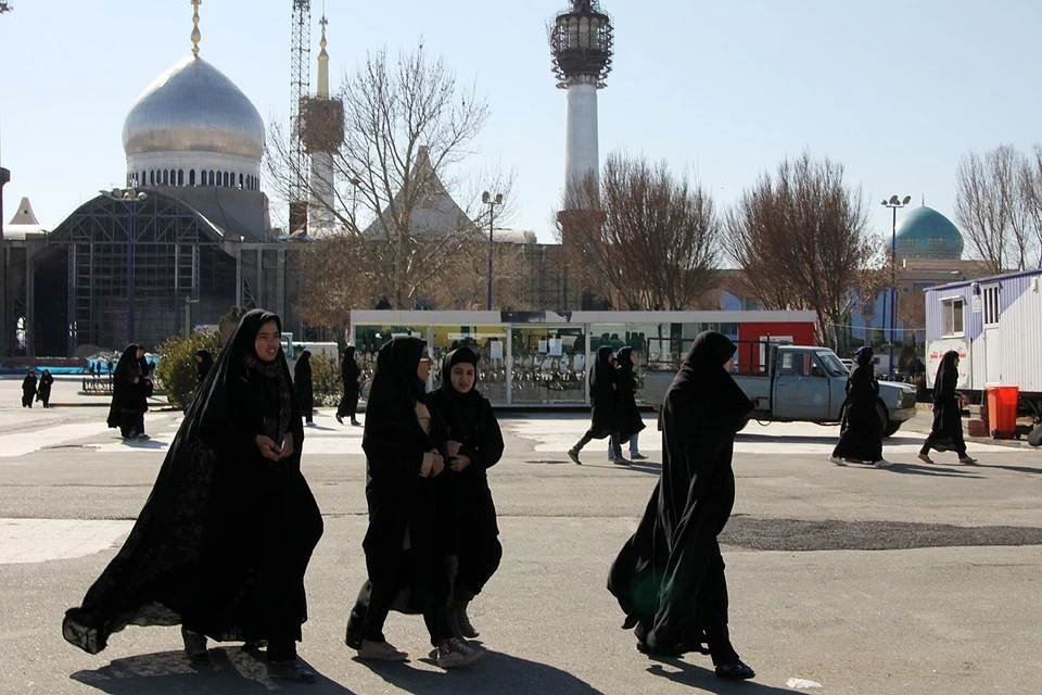 Посольство РФ призвало россиян воздержаться от фото- и видеосъемок в Иране