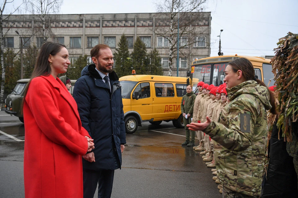 Виталий Королев пообщался с волонтерами при отправке очередных грузов в зону СВО.