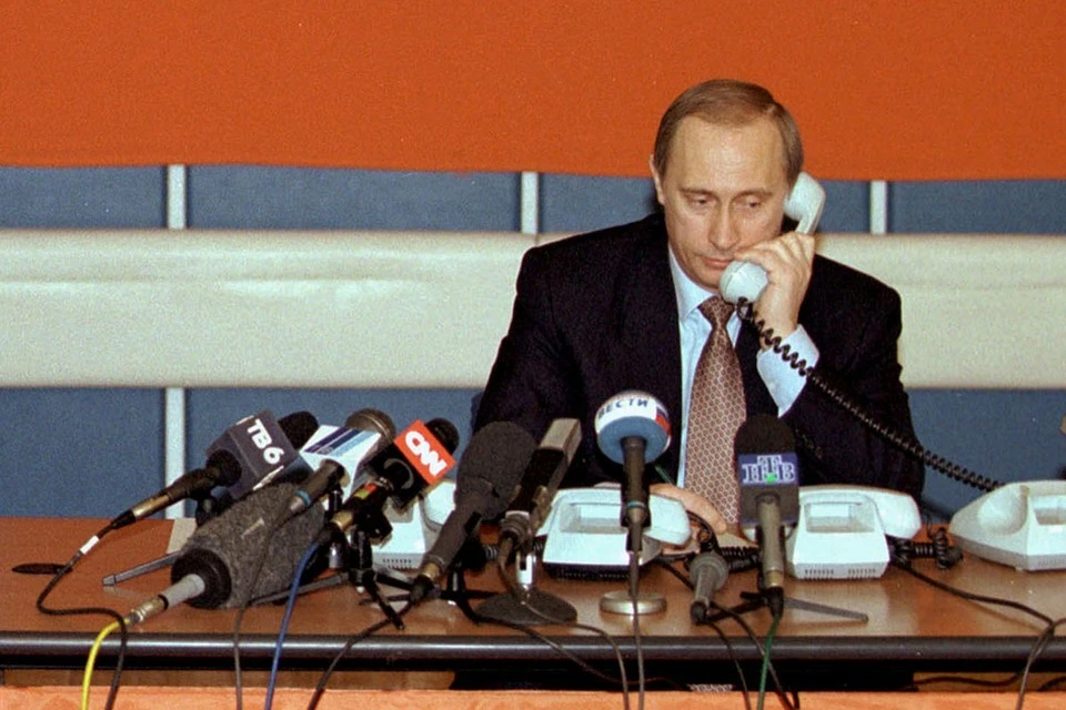 Первая «Прямая линия» Владимира Путина прошла в редакции «Комсомольской правды» в 2000 году.