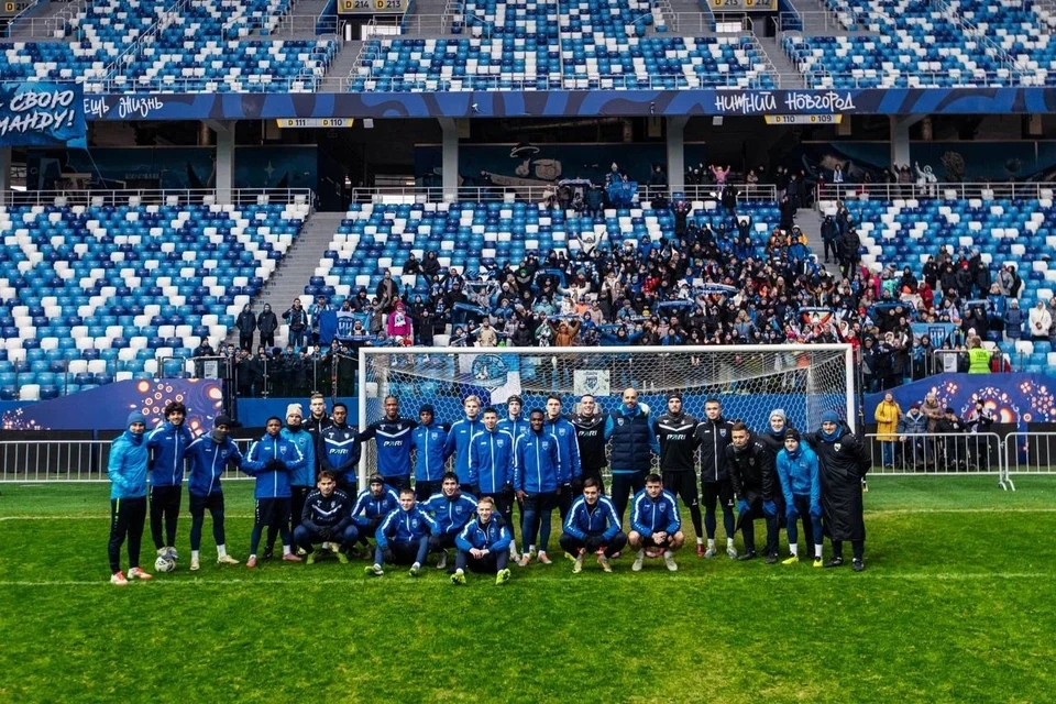 ФК «Пари Нижний Новгород» провёл открытую тренировку для болельщиков. Фото: Пари НН