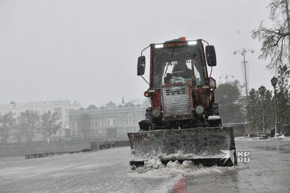 В Екатеринбурге ввели «зелёную волну» для уборки снега во время снегопада