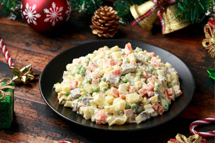 Для вдохновения: лучшие рецепты салатов на Новый год