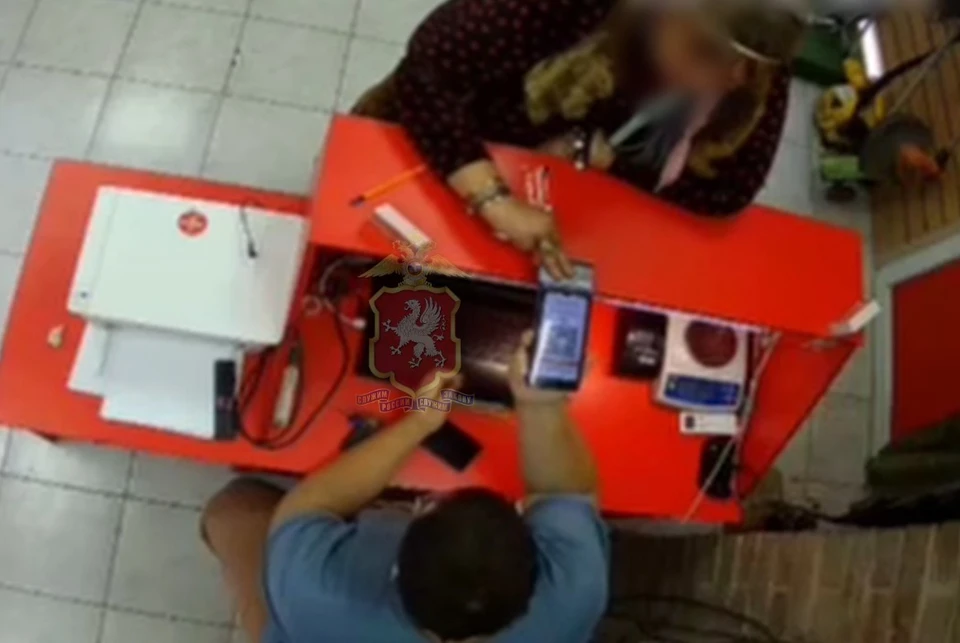 Гражданка распорядилась чужой картой как своей. Фото: УМВД Севастополя