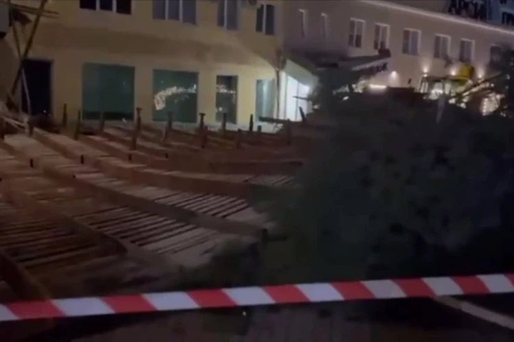 Перекрыли трассы, человек погиб под сорванной крышей: последствия метели в Дагестане