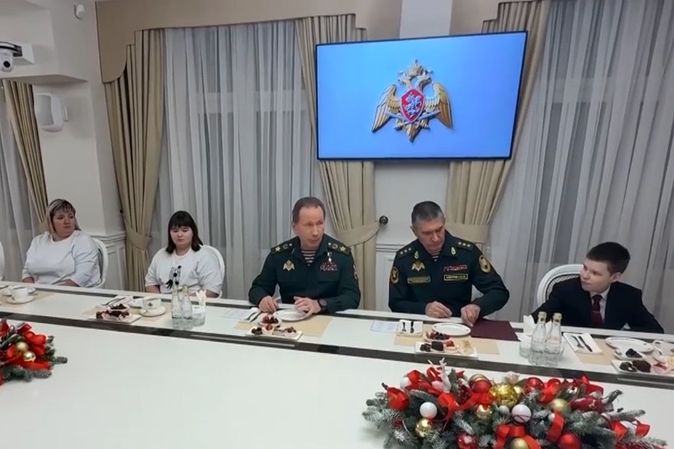 Виктор Золотов встретился за чайным столом с семьями погибших участников спецоперации