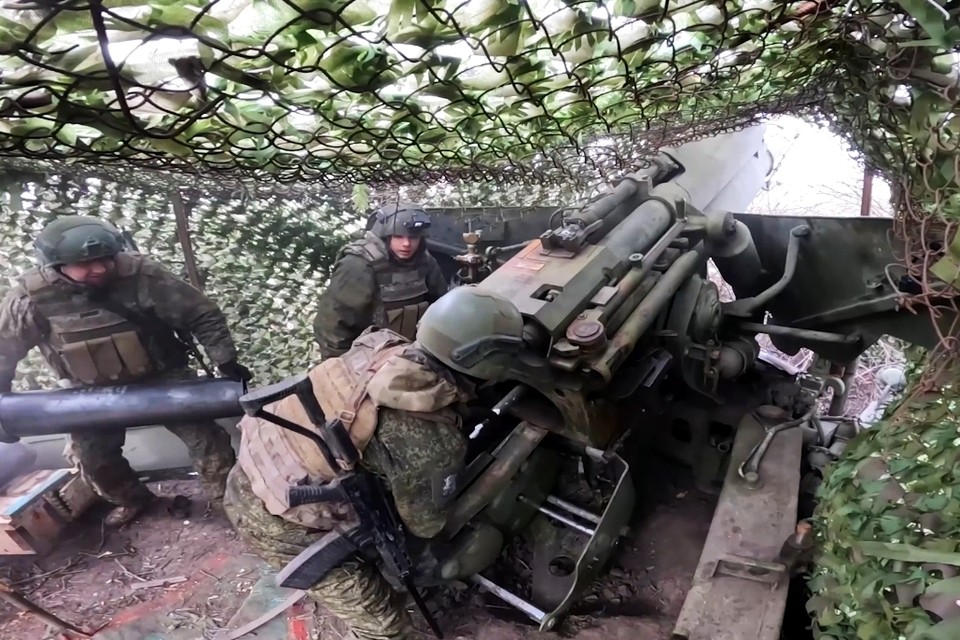 Снайперы и артиллеристы бьют дроны ВСУ в небе и под землей