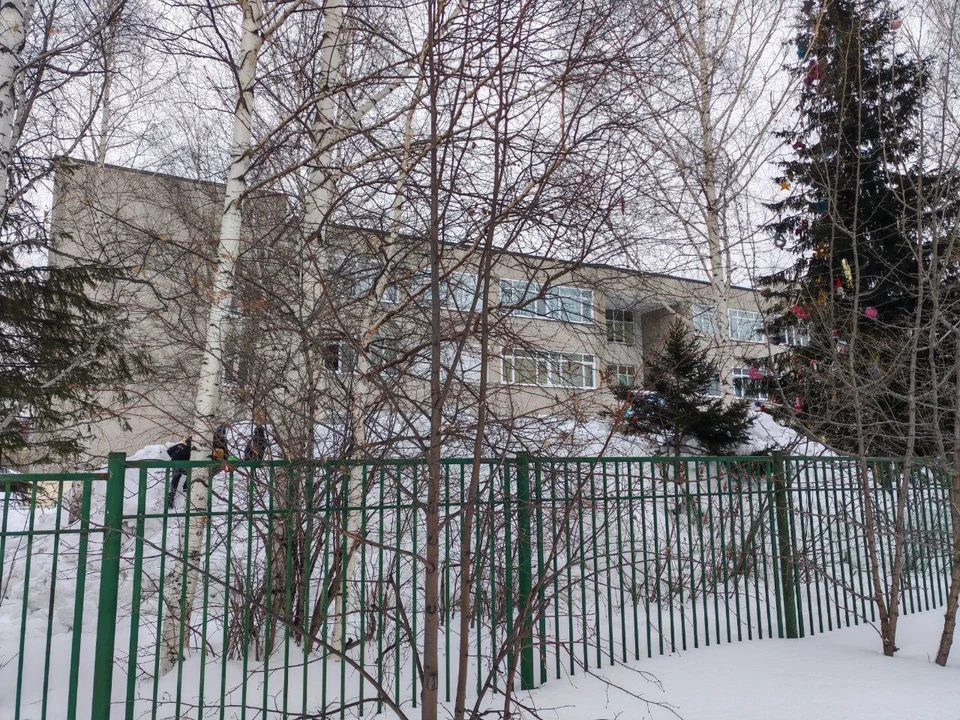 В метеорологии различают высоту снежного покрова и количество выпавших осадков