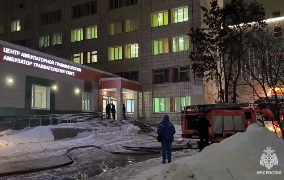 На место прибыли подразделения Казанского пожарно‑спасательного гарнизона.