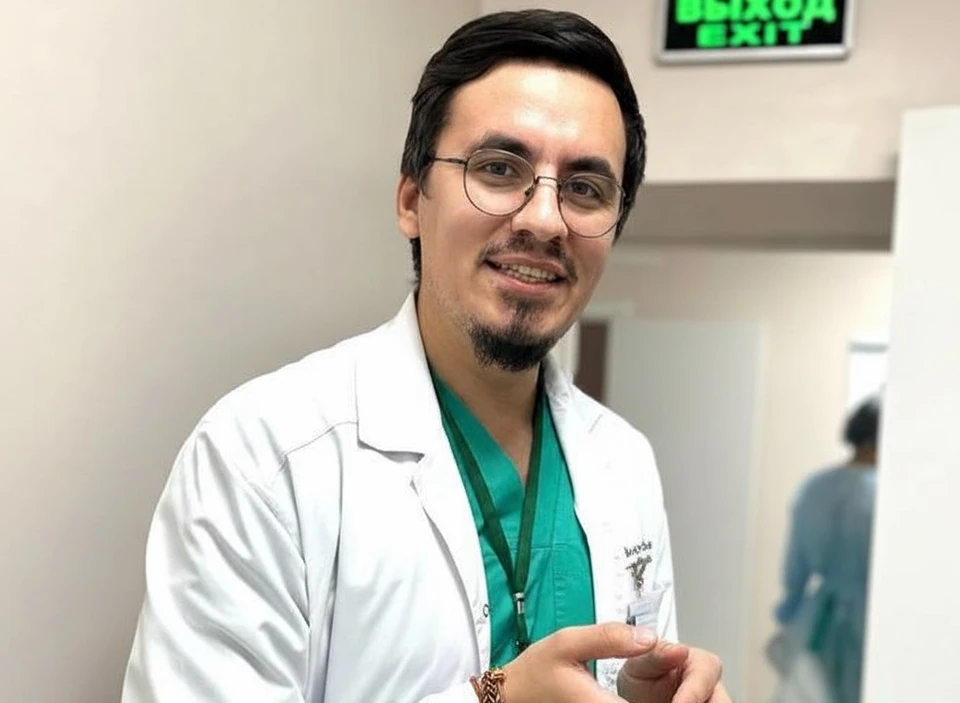 Роман Джумабаев обладает значительным опытом работы в сфере здравоохранения.