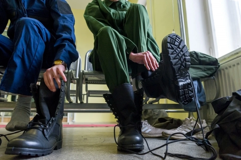 Минимальный срок контракта составляет один год.