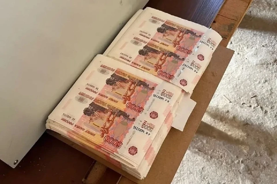 28 человек производили и сбывали поддельные пятитысячные купюры.