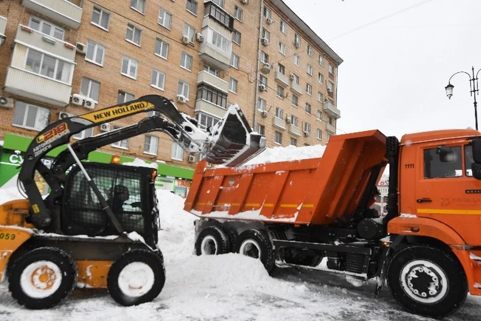 В связи с продолжающейся уборкой снега с улиц и дворов школы перешли на дистант, а в детсадах организовали работу дежурных групп.