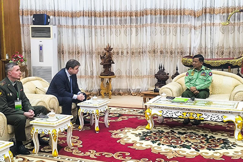 Замминистра обороны России Василий Осьмаков посетил Мьянму